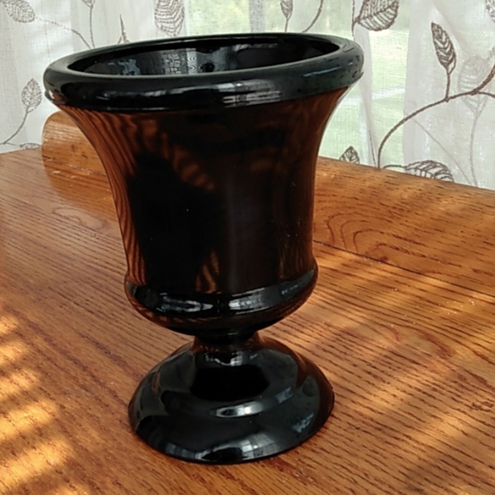 Vintage L. E. Smith Black Amethyst Urn/Vase